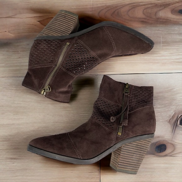 Lucky Brand Western Booties Perforated Boho Brown Suede Leather Ankle Boot - Picture 2 of 12